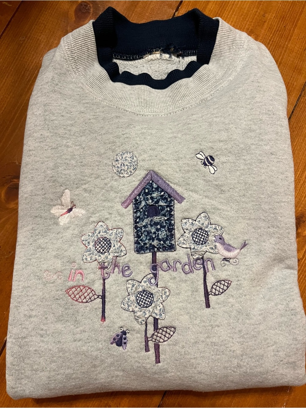 Women’s Vintage Grey Embroidered Appliqué “In The Garden” Pullover Sweatshirt